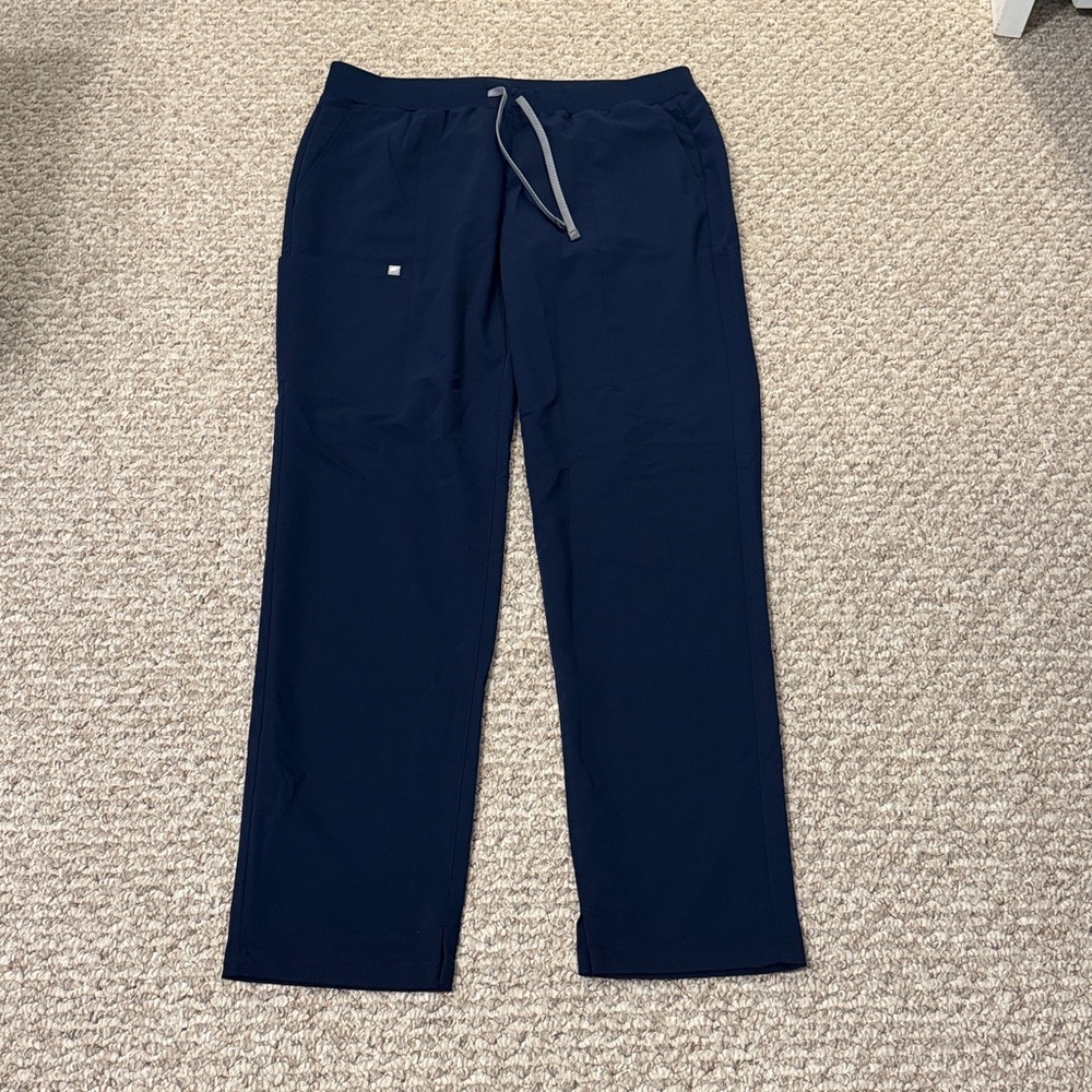 Fabletics women’s navy blue scrub set